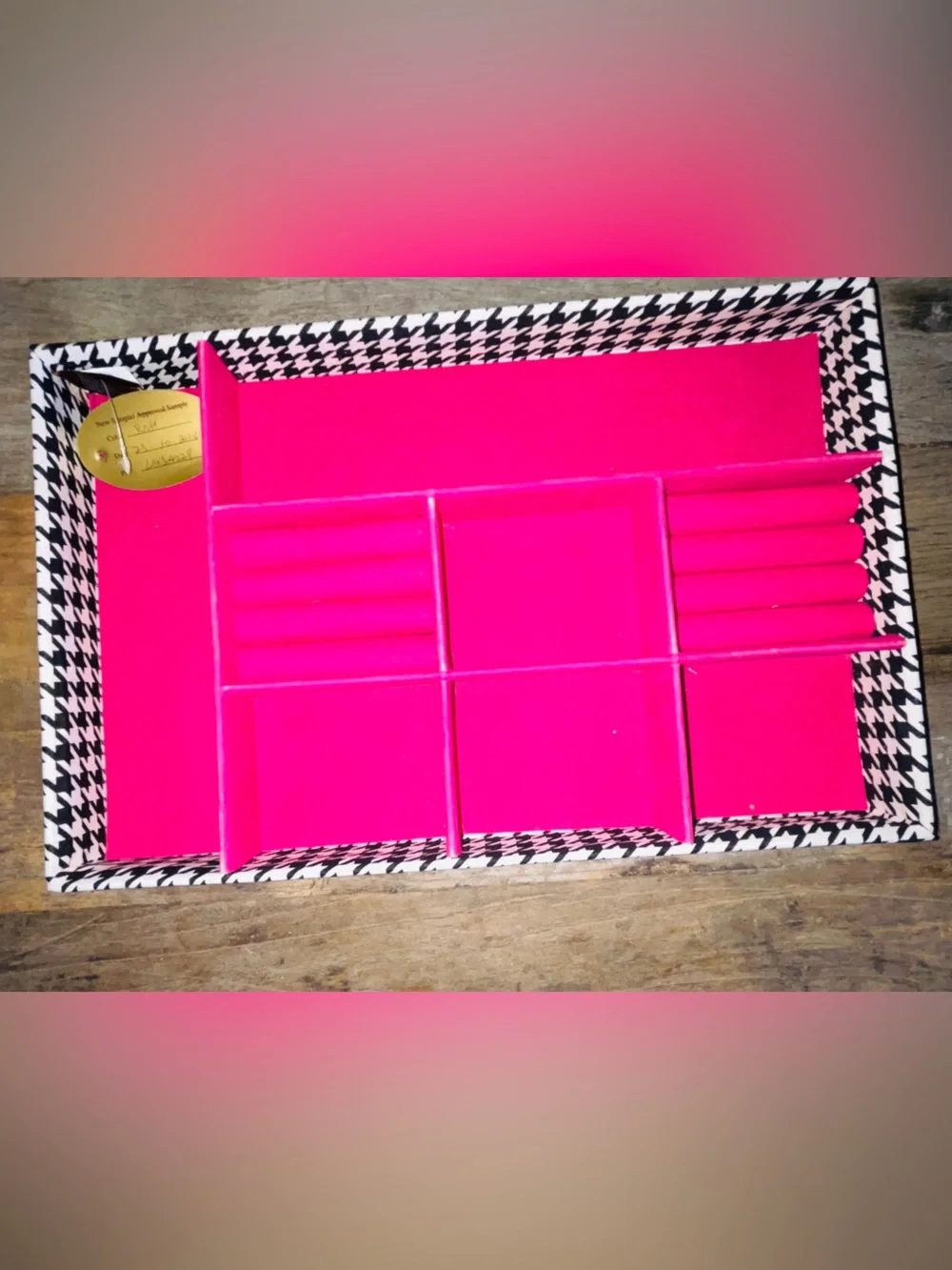 Ellen Tracy Houndstooth Jewelry Tray with Hot Pink Interior NEW